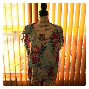 NWOT, New Ava & Grace blouse